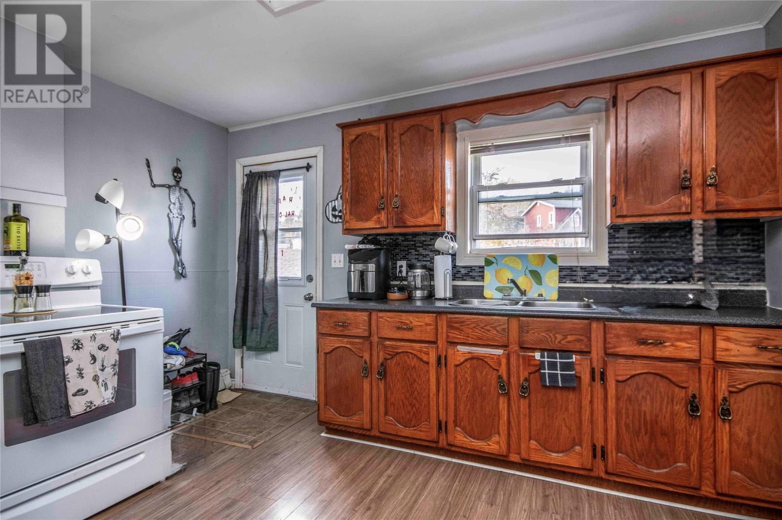 1368-1370 Torbay Road Property Photo 31