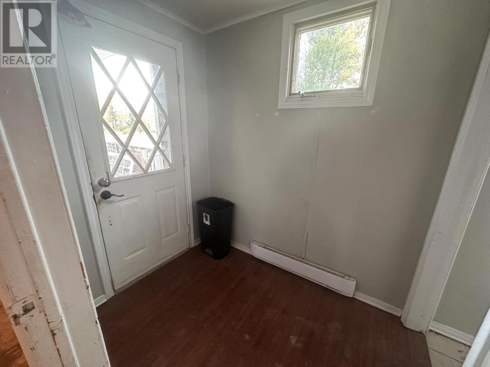 84 Windsor Drive Property Photo 2