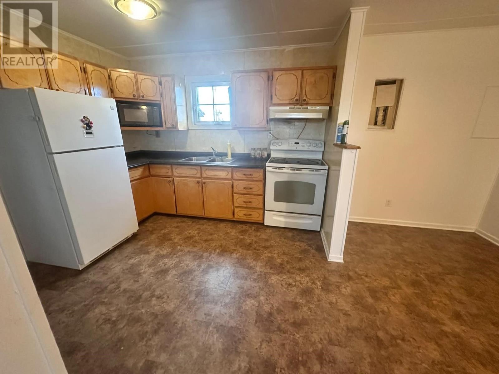 84 Windsor Drive Property Photo 4