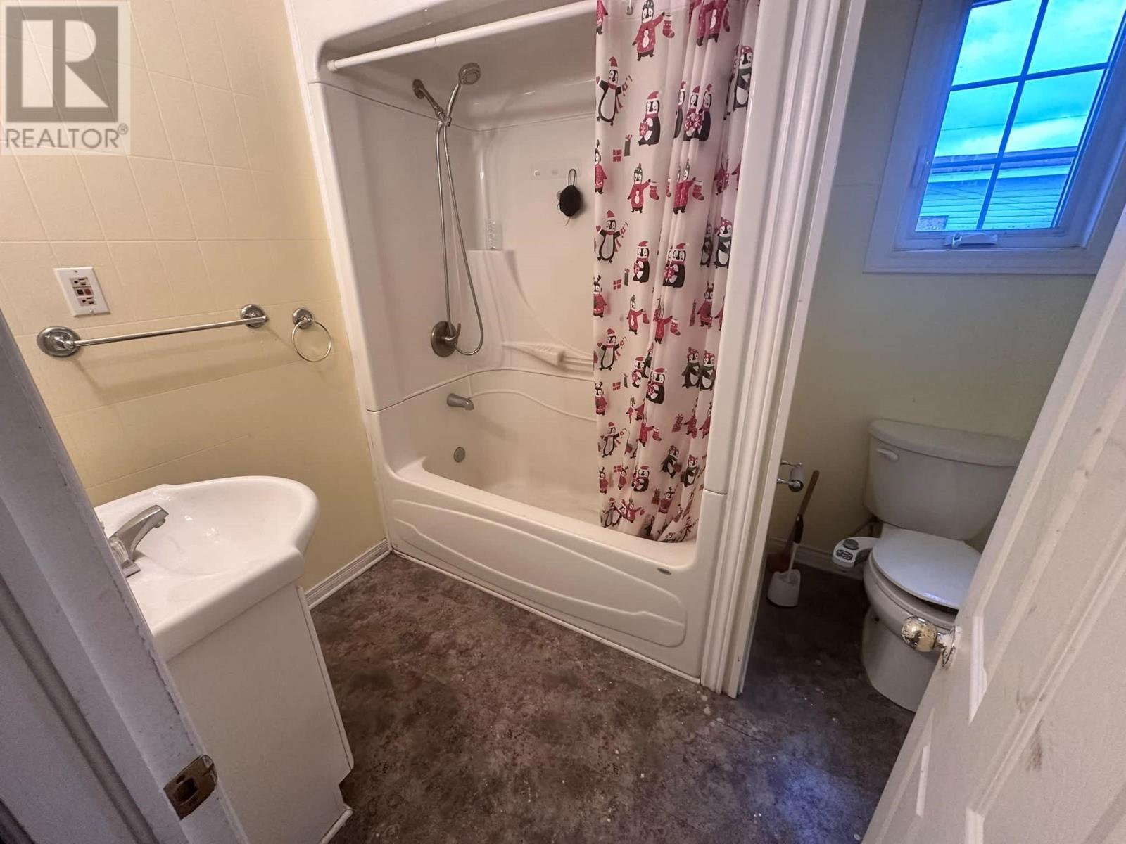 84 Windsor Drive Property Photo 8