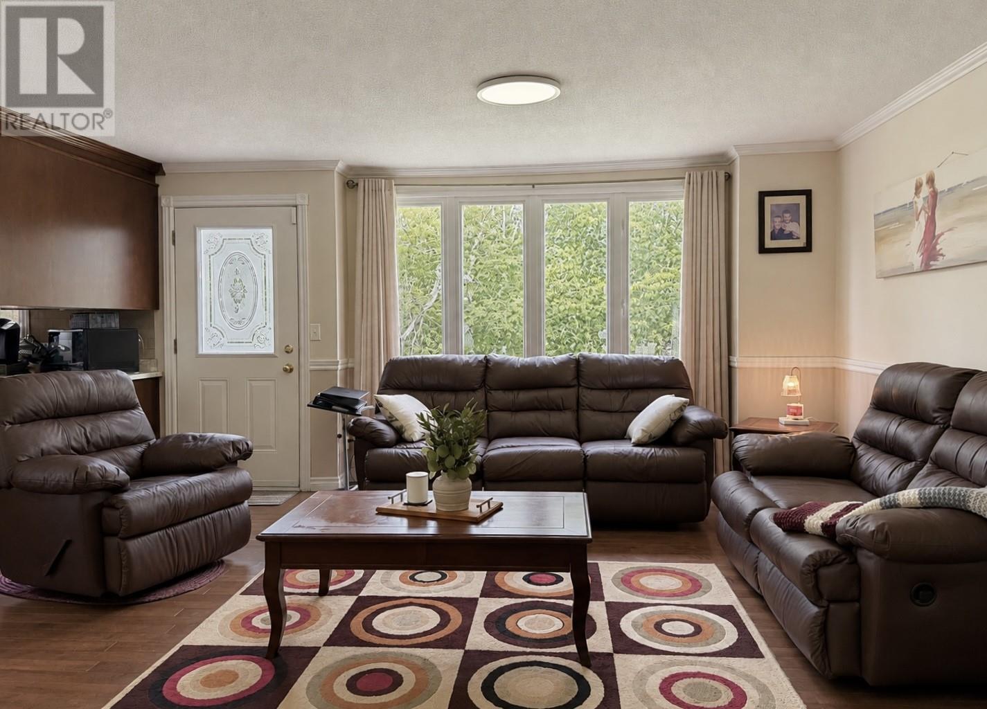 6 Third Avenue Property Photo 3