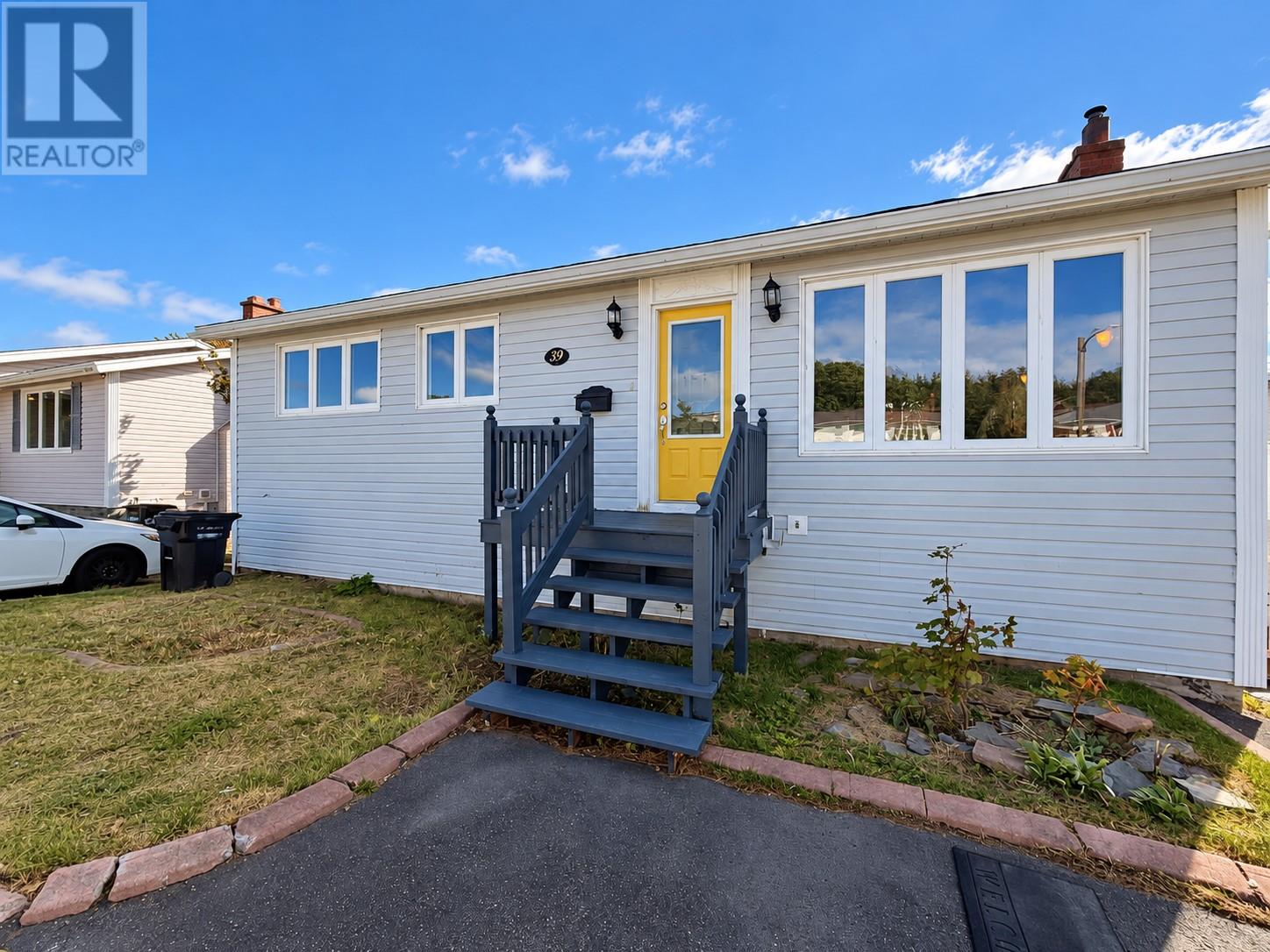 39 Canada Drive Property Photo 1