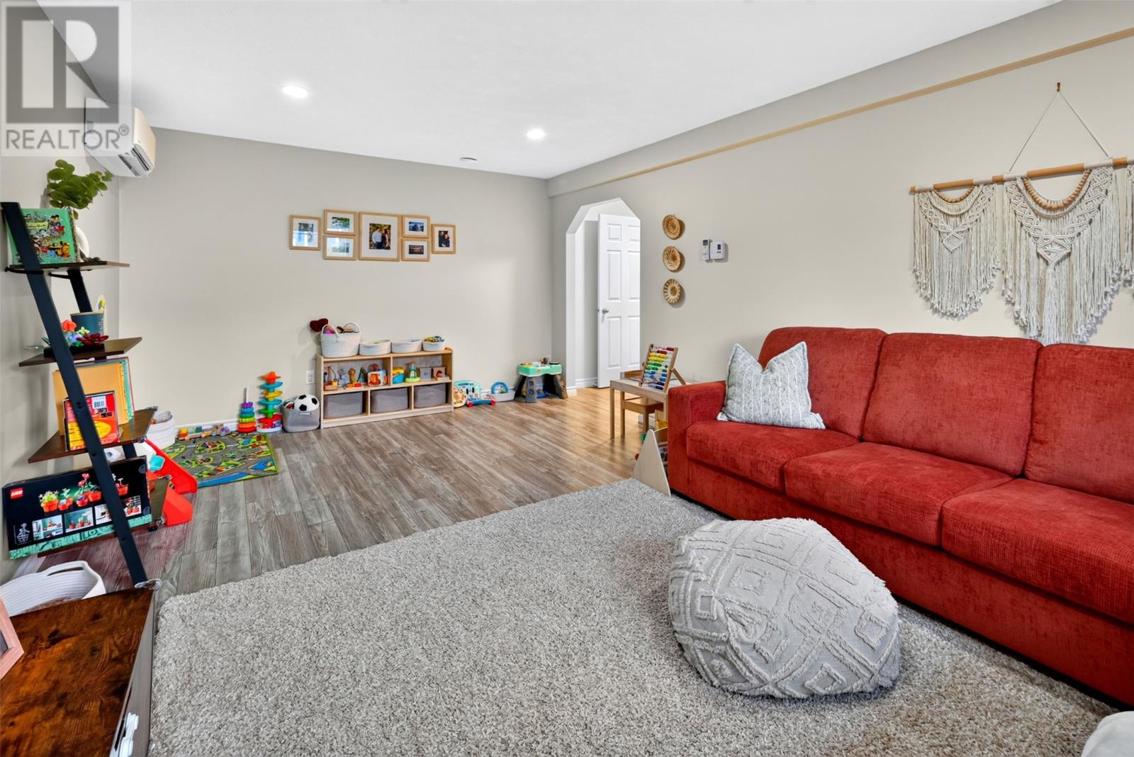 74 O'flaherty Crescent Property Photo 28