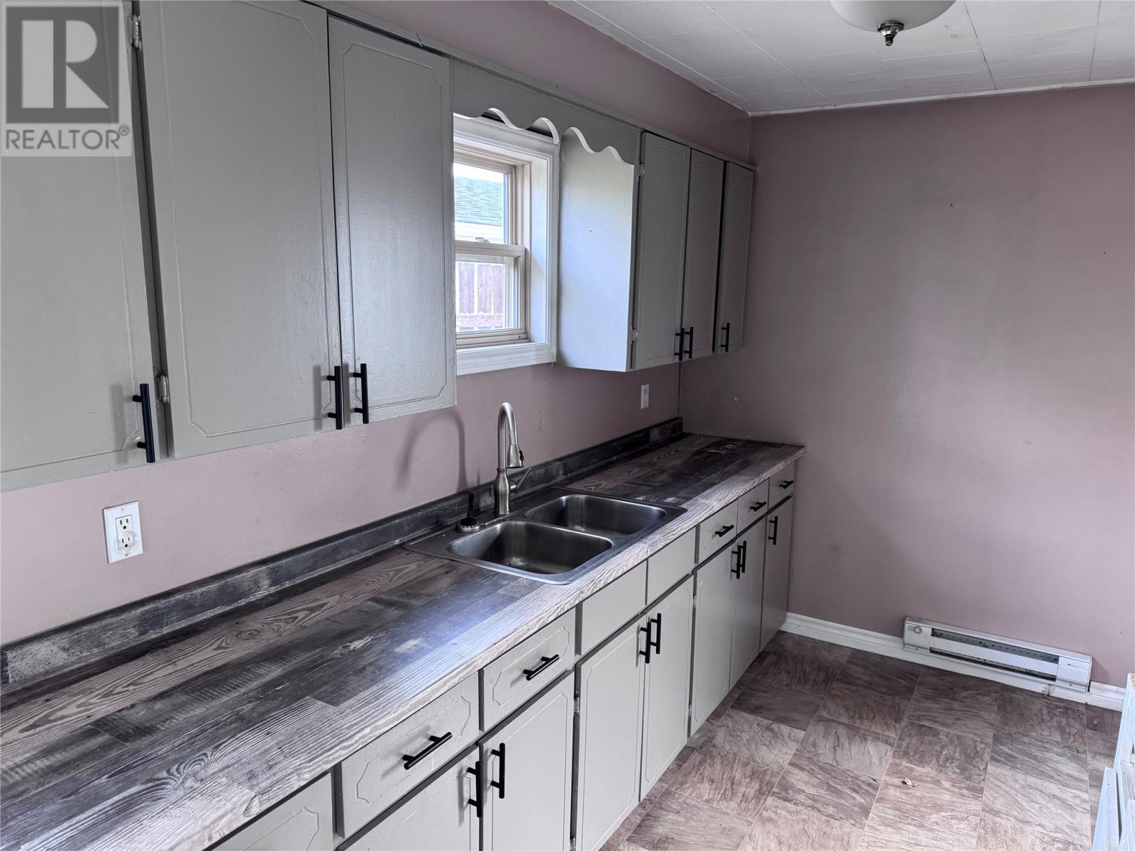 76 Maple Street Property Photo 4