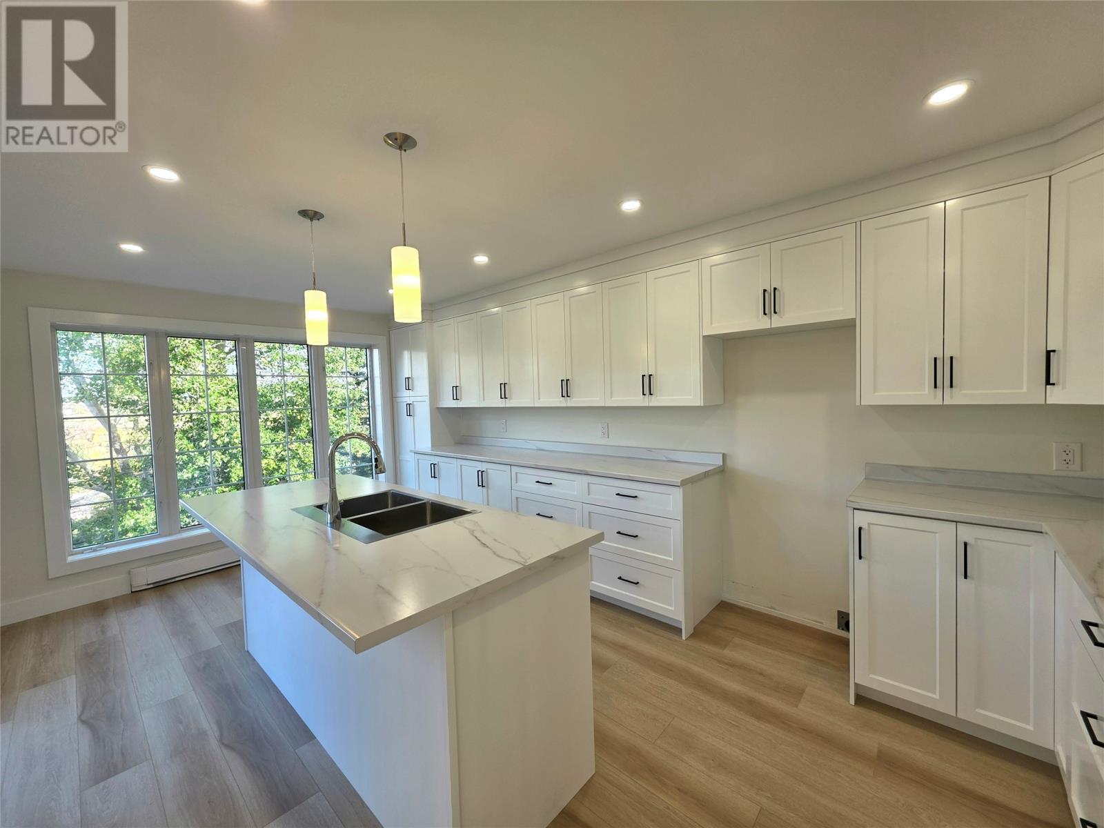 41 Macpherson Avenue Property Photo 2