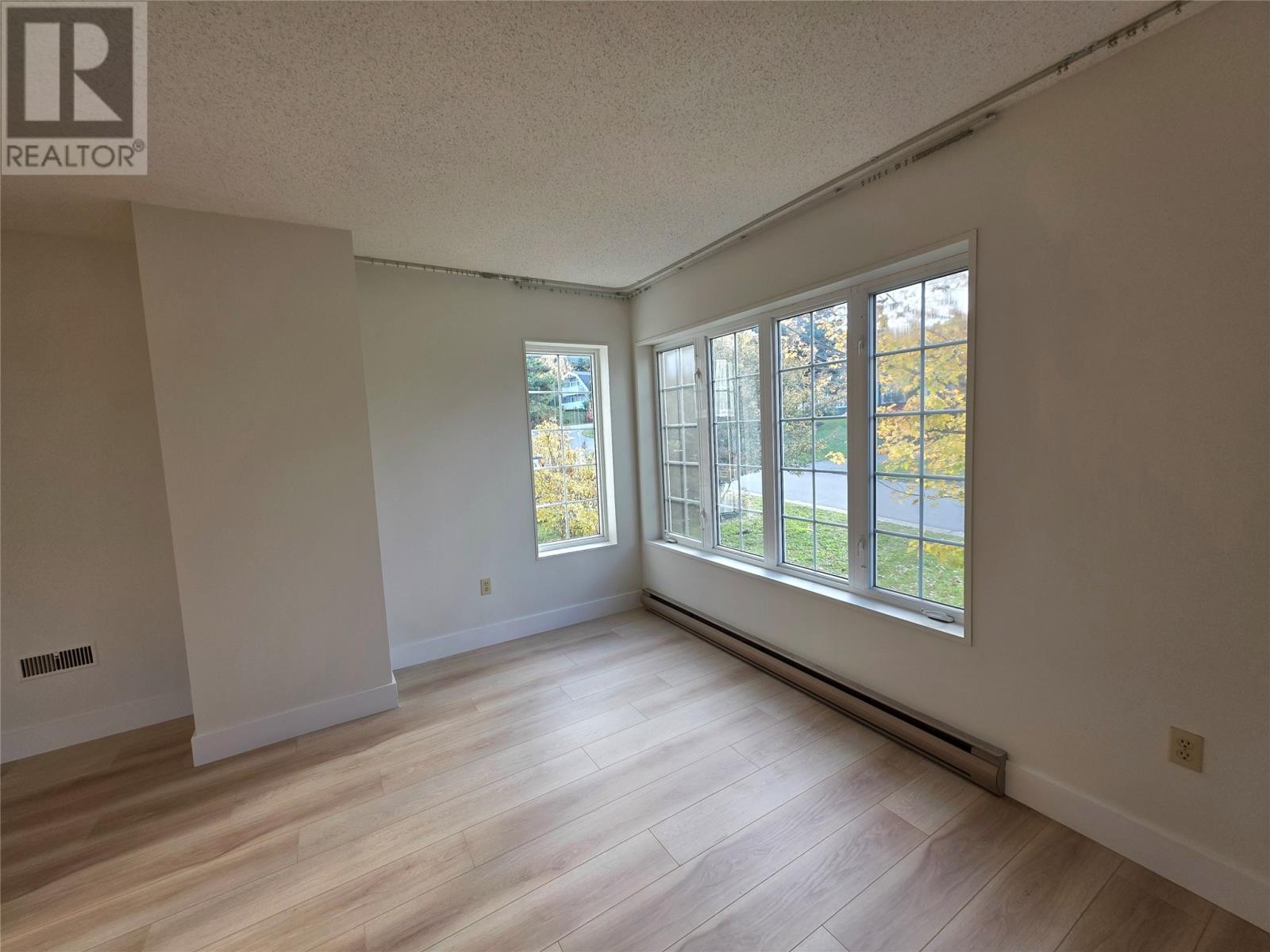 41 Macpherson Avenue Property Photo 6