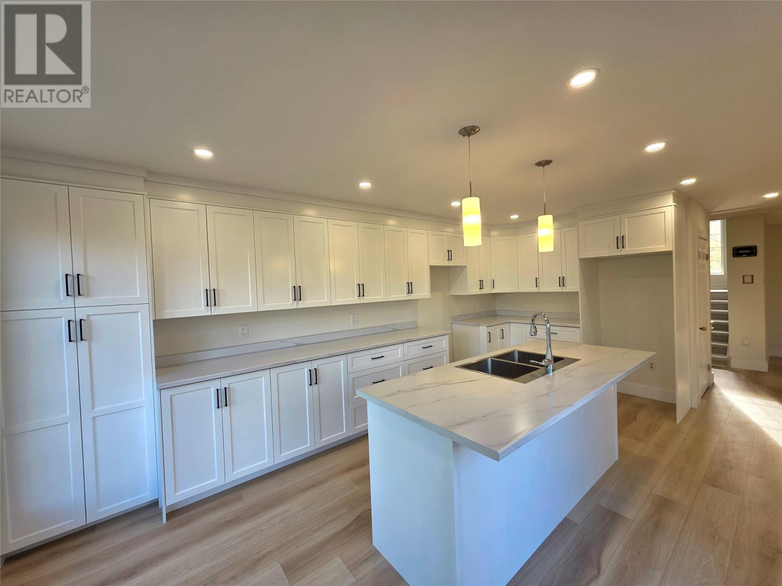 41 Macpherson Avenue Property Photo 8