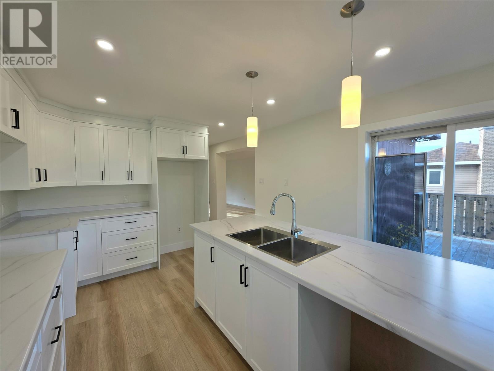 41 Macpherson Avenue Property Photo 9