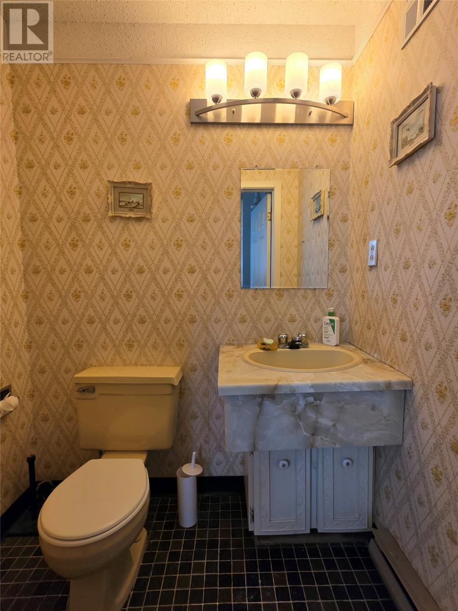 41 Macpherson Avenue Property Photo 10