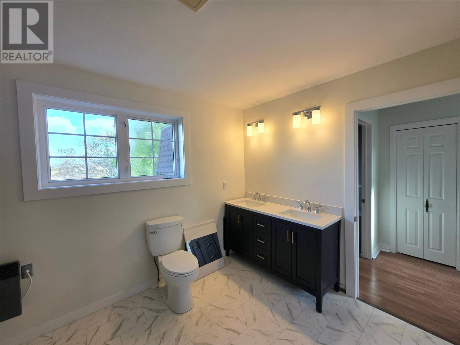 41 Macpherson Avenue Property Photo 14