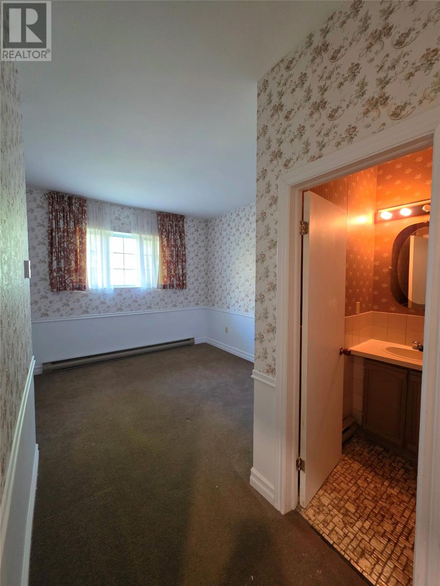 41 Macpherson Avenue Property Photo 27
