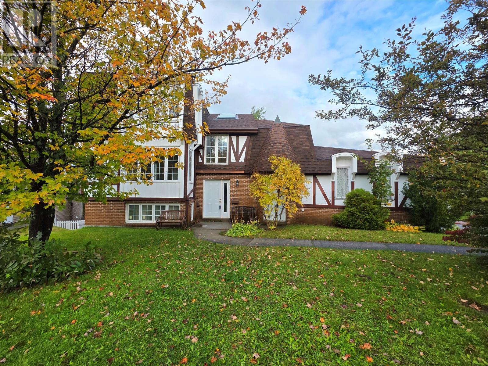 41 Macpherson Avenue Property Photo 29