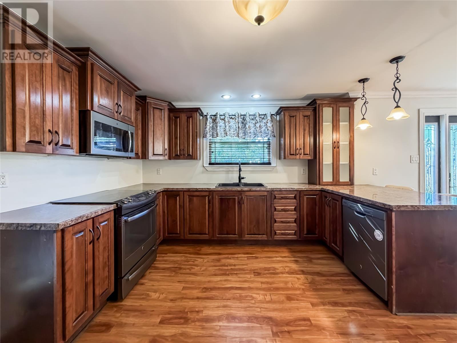 358 Creston Boulevard Property Photo 4