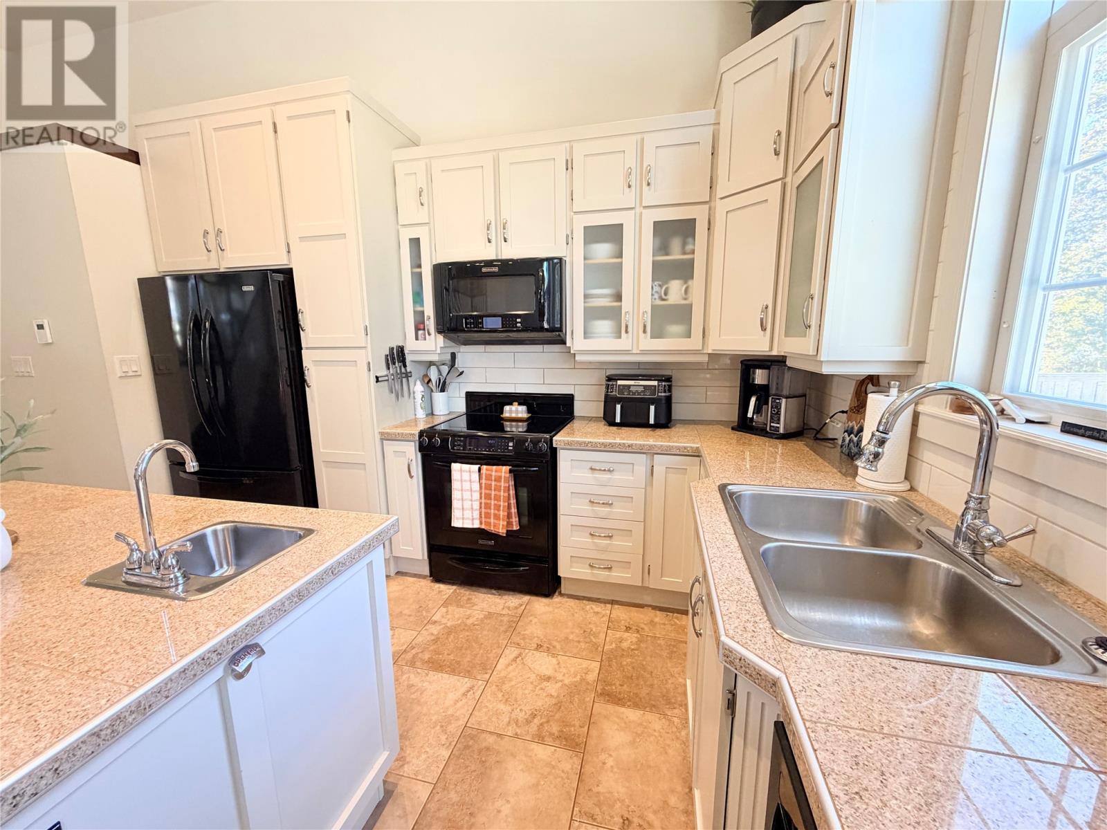 10 Ball Street Property Photo 12
