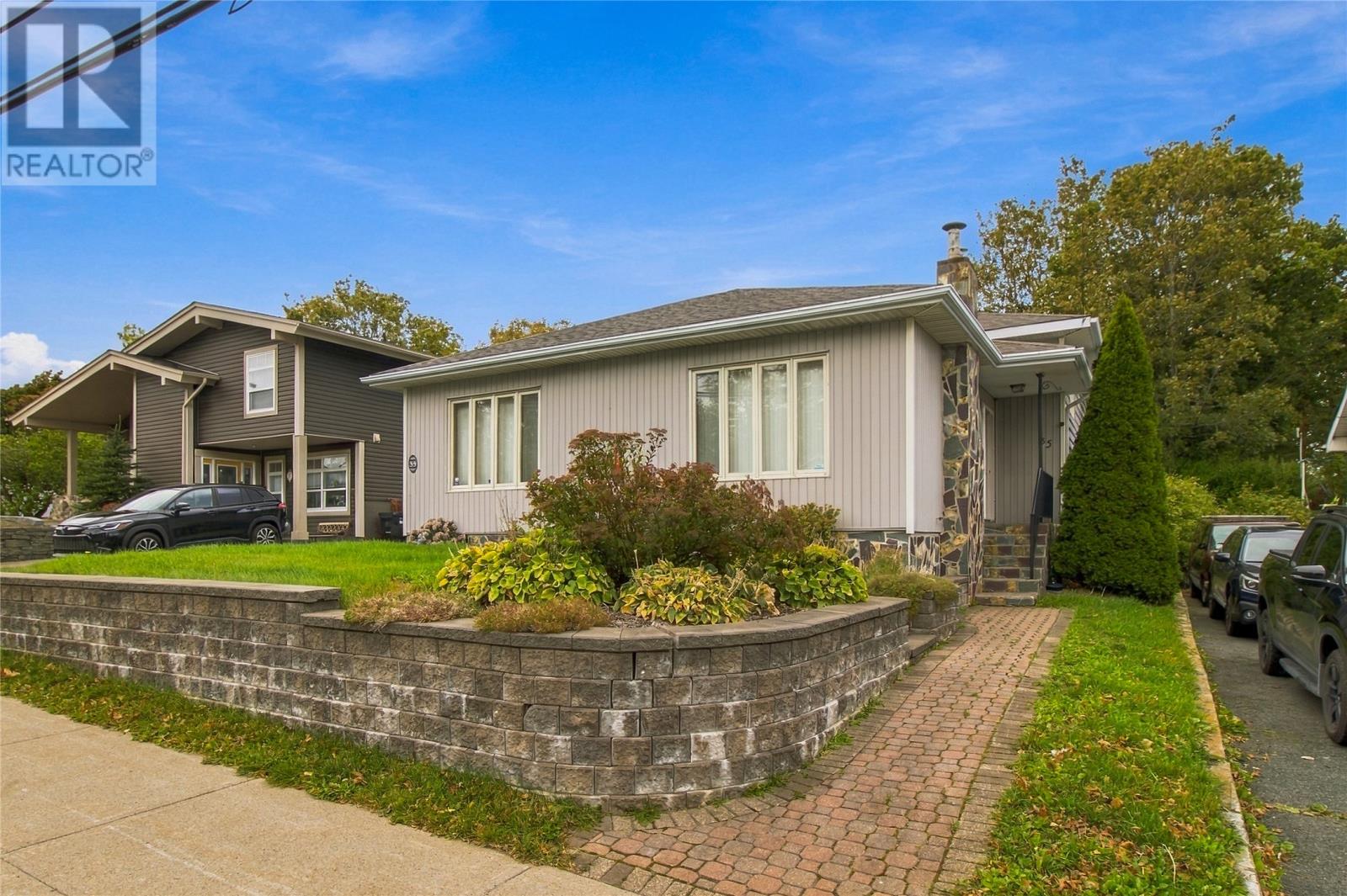 35 Cowan Avenue Property Photo 1