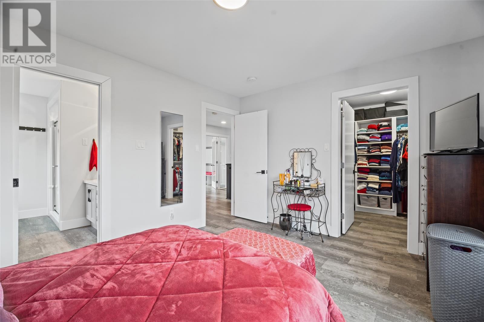 5 Red Cliff Road Property Photo 13