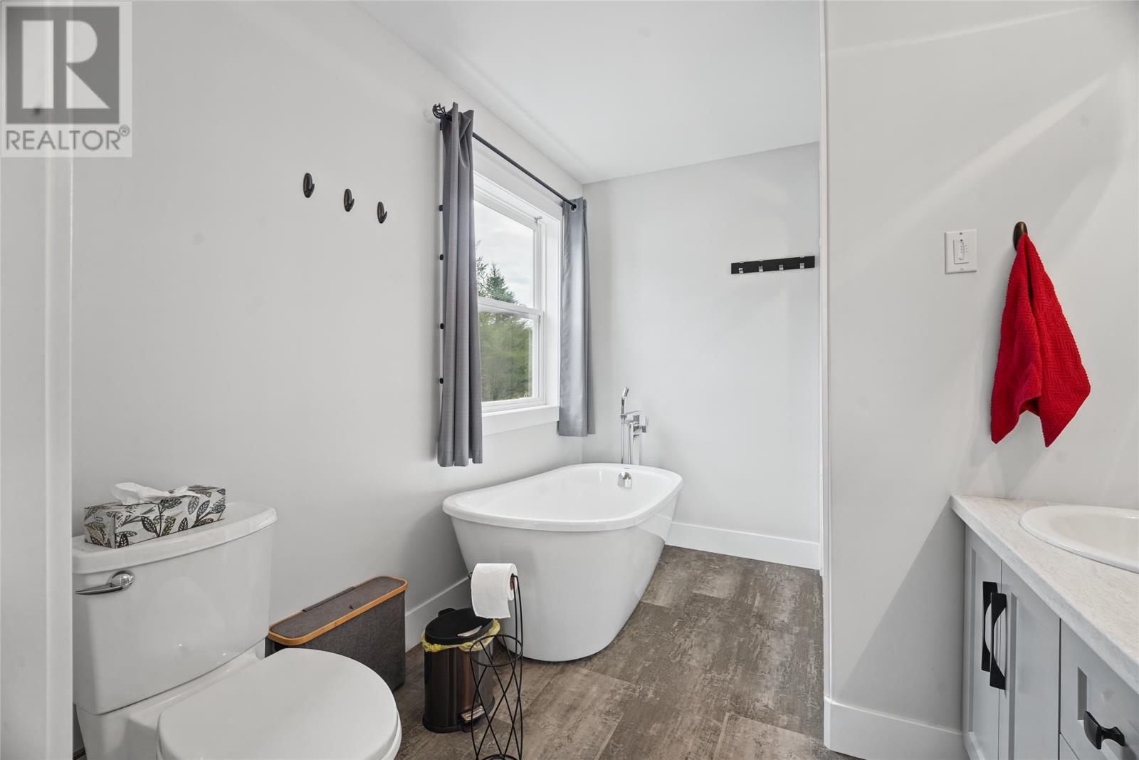5 Red Cliff Road Property Photo 14