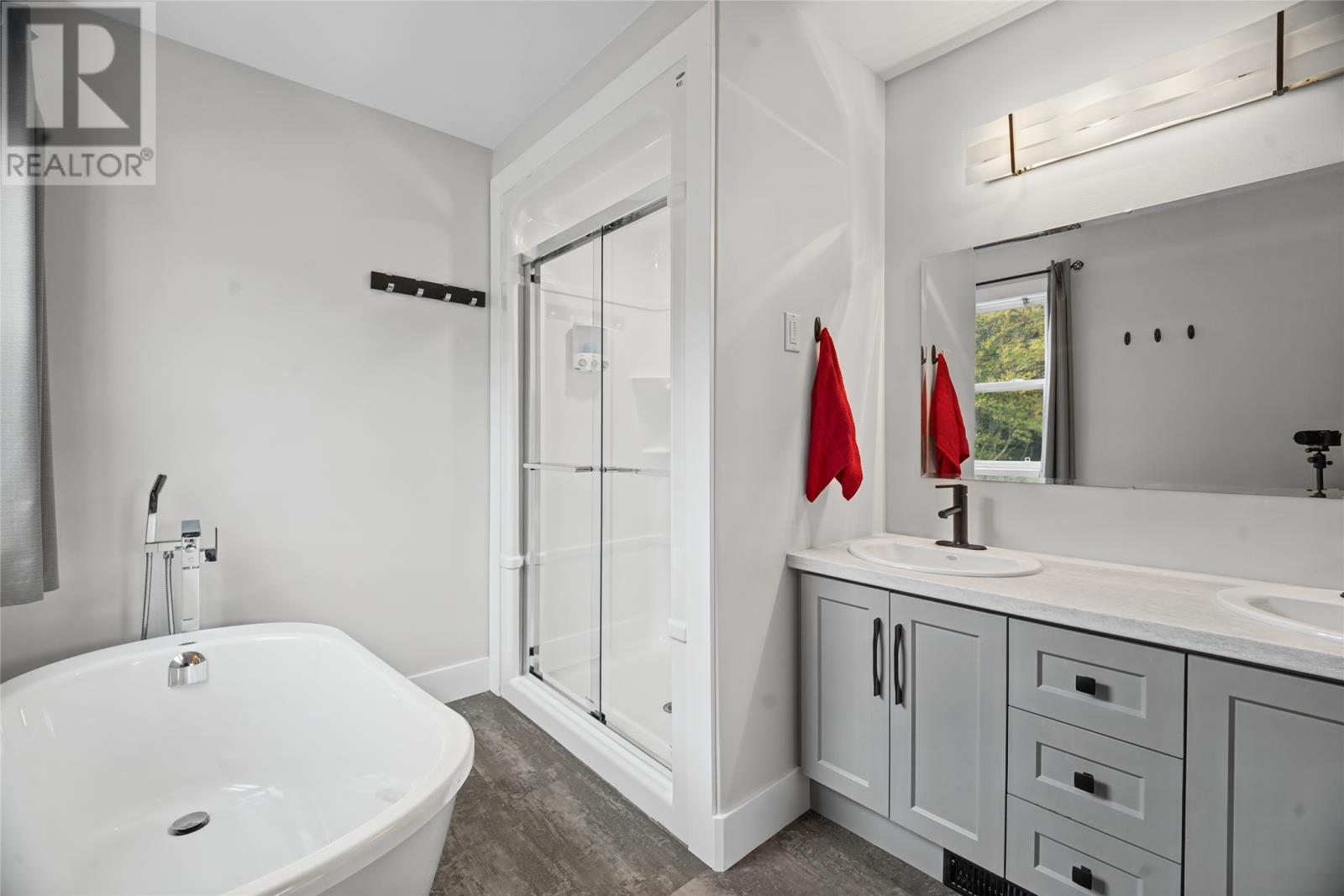 5 Red Cliff Road Property Photo 15