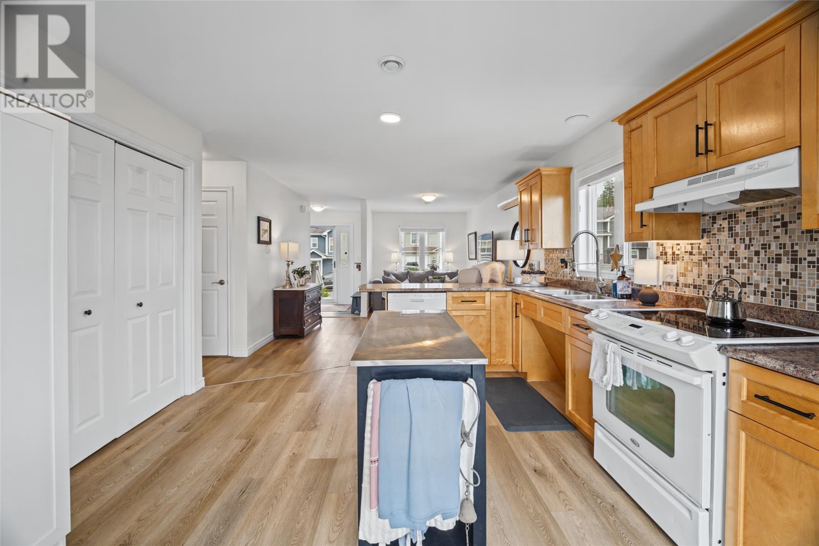 48 Cape Pine Street Property Photo 9