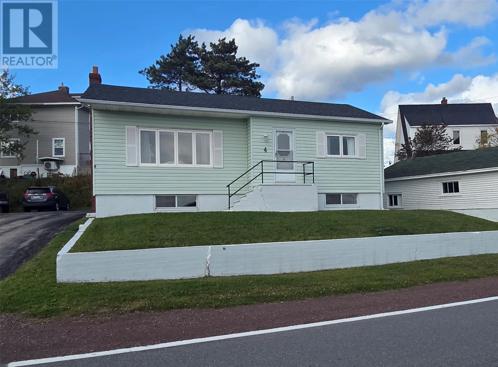 4 Circular Road Property Photo 1
