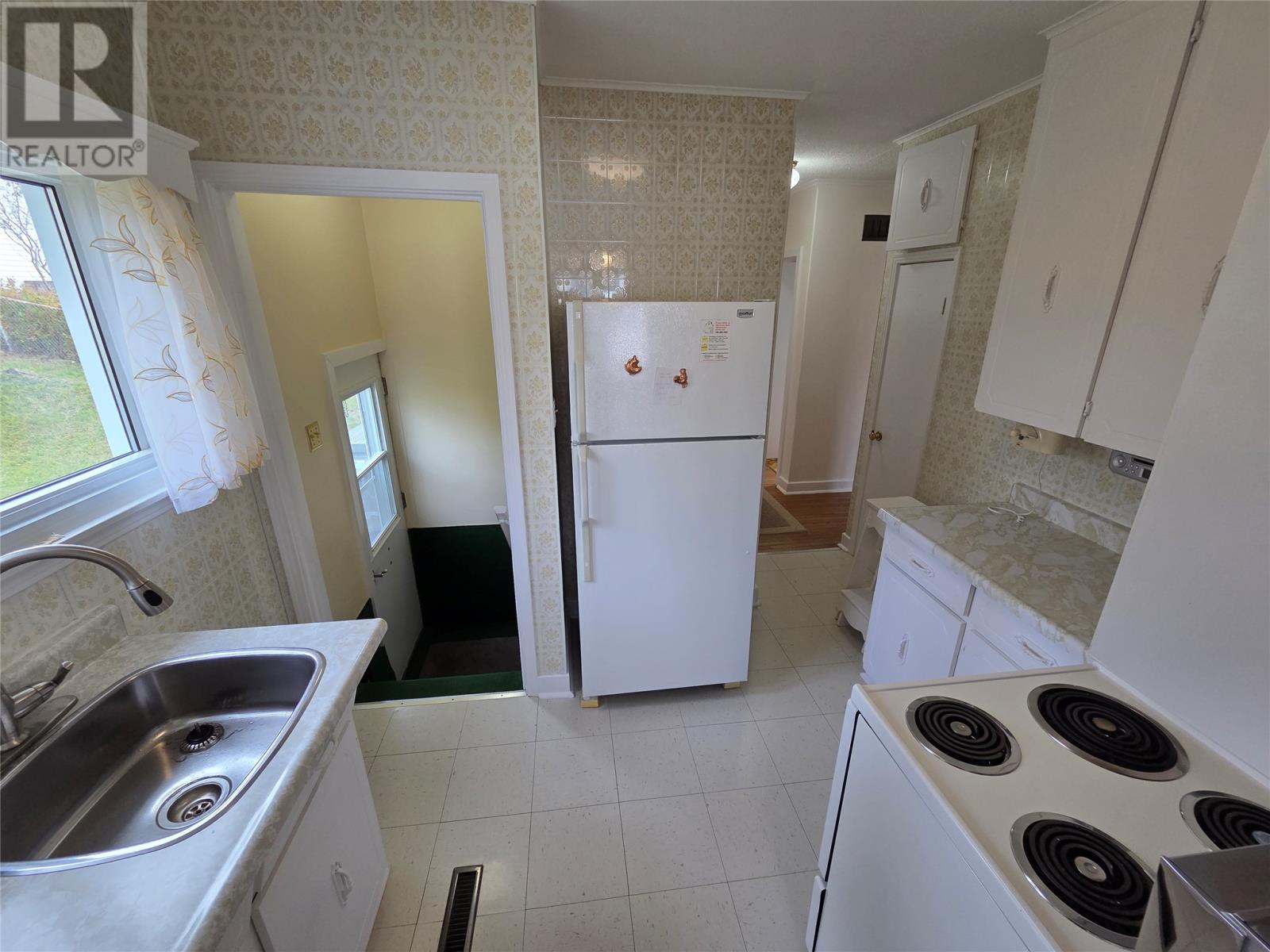 4 Circular Road Property Photo 12