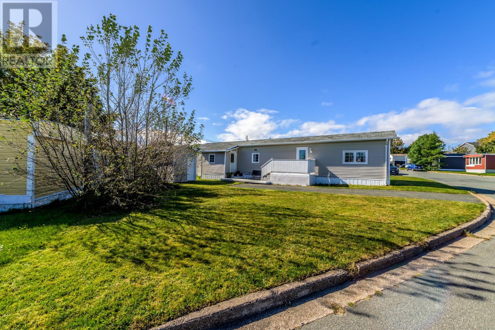 18 Meadowbrook Park Road Property Photo 2
