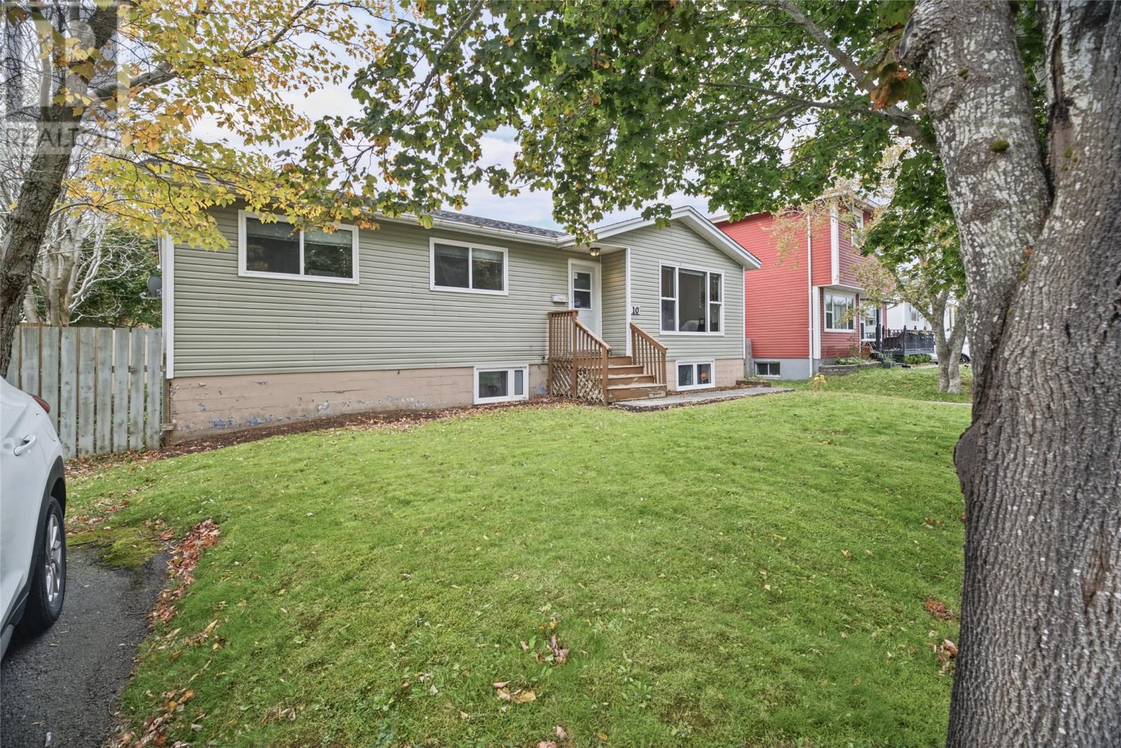 10 Johnson Crescent Property Photo 2