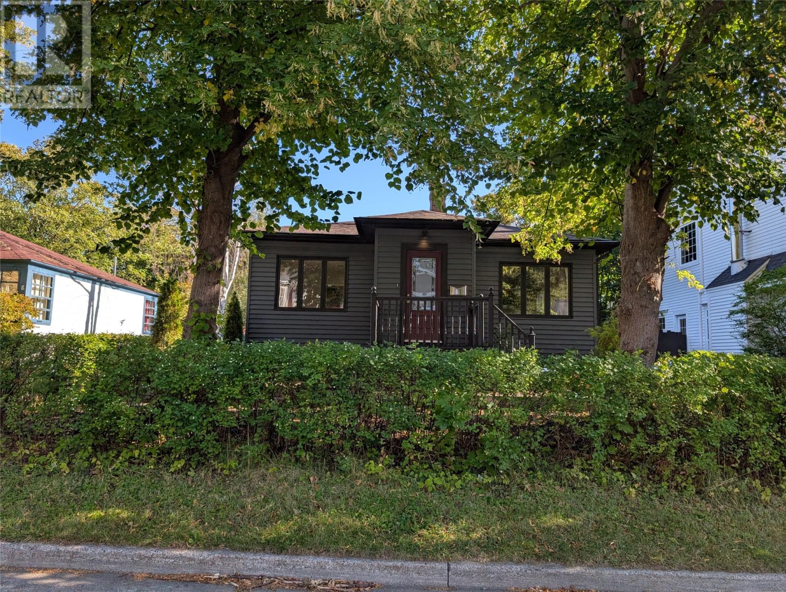 6 Elm Place