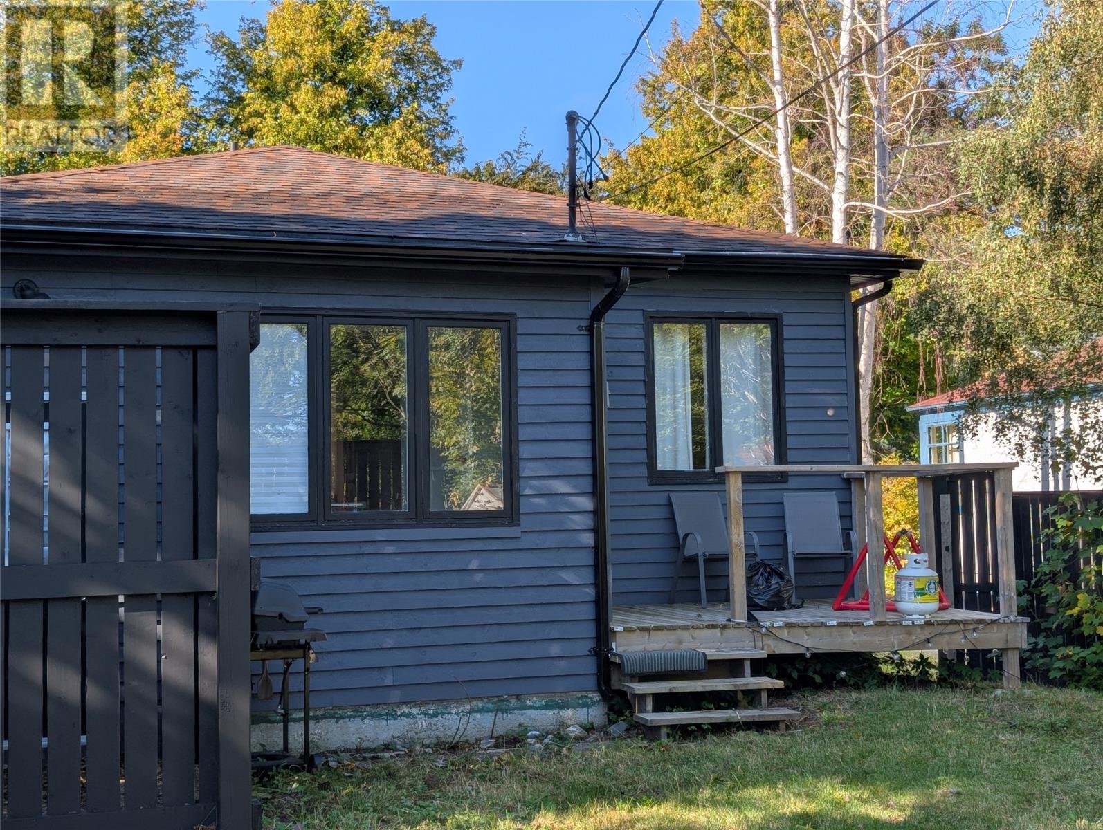 6 Elm Place Property Photo 2