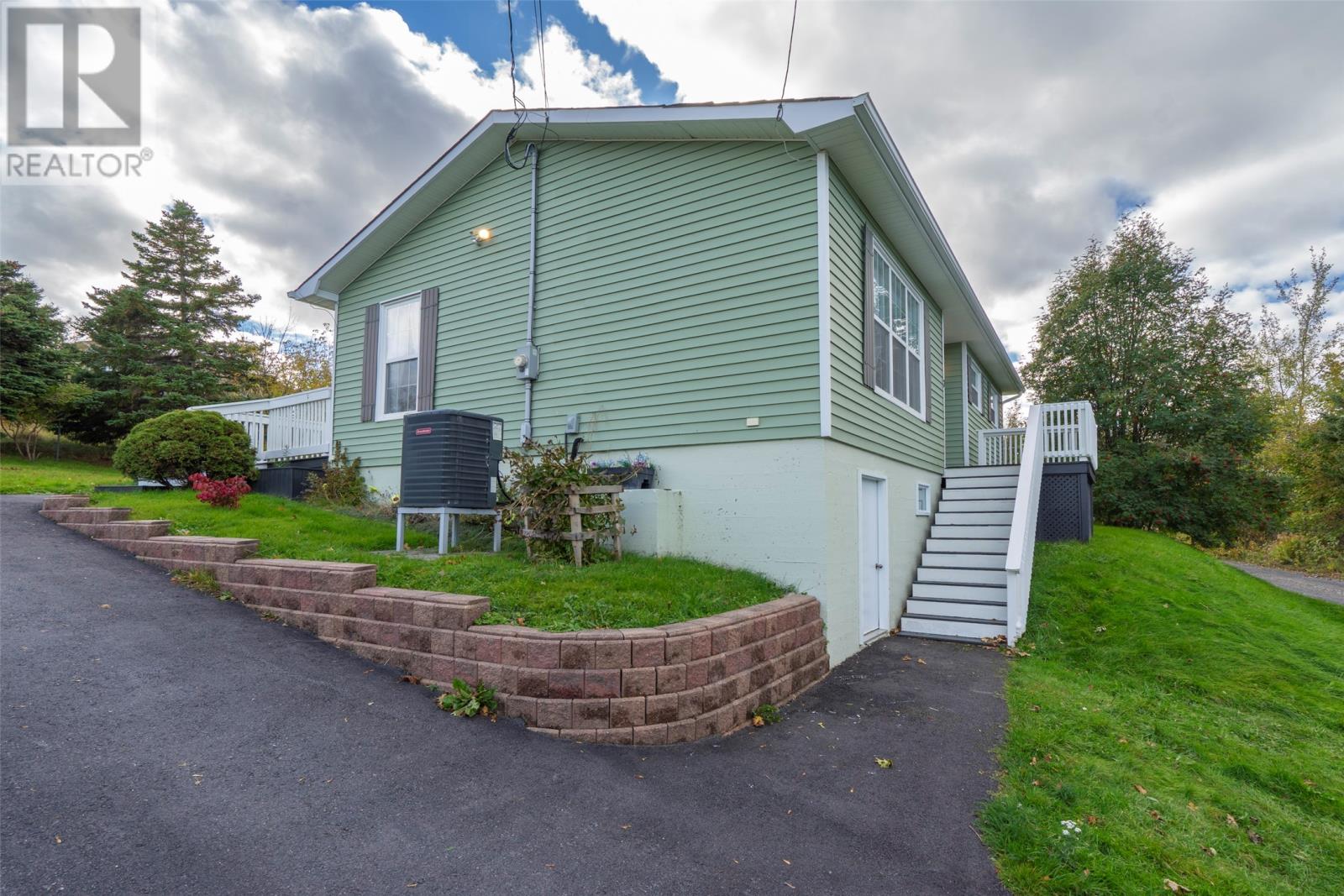 7 Pondside Hill Property Photo 4