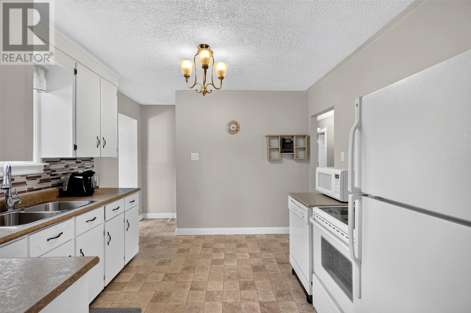 7 Pondside Hill Property Photo 16