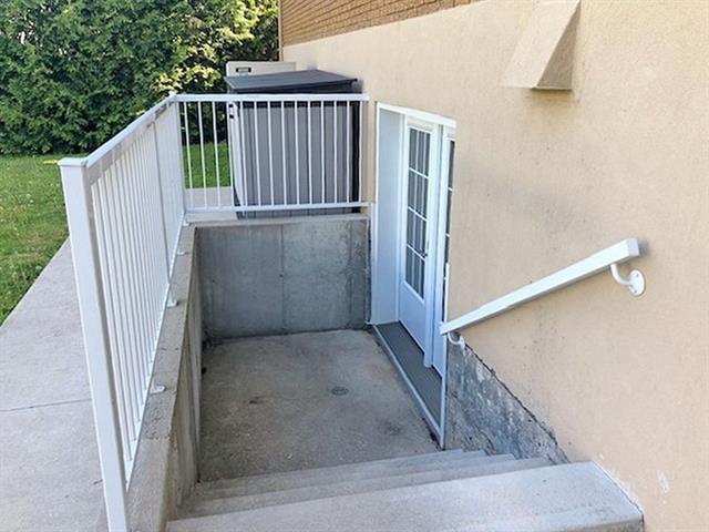 2953a Rue Dupras Property Photo 2