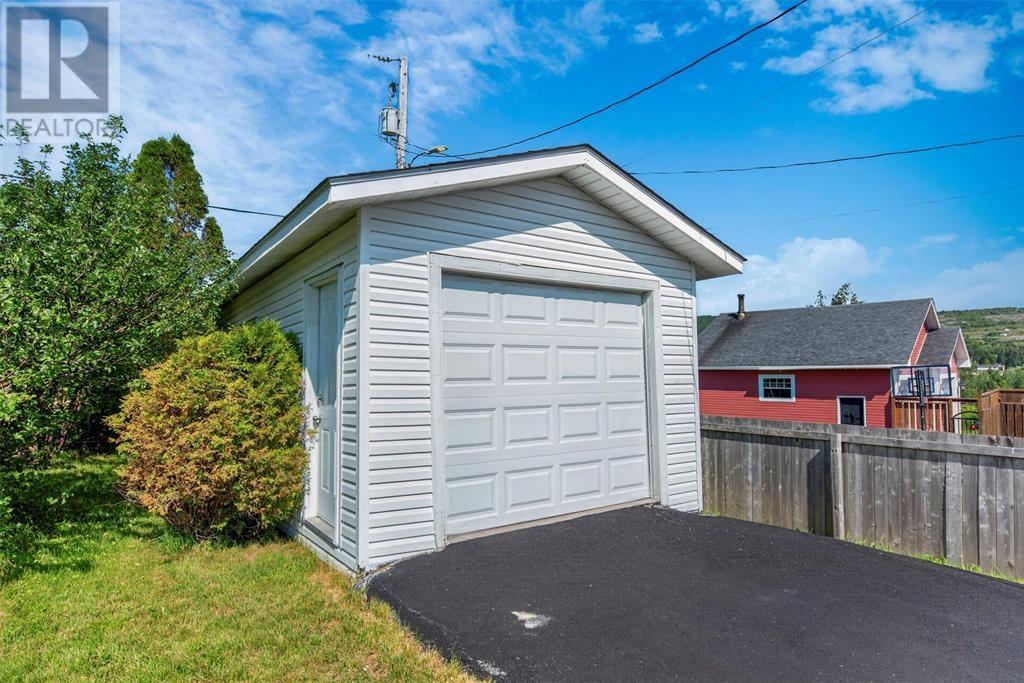 7 Leslie Street Property Photo 5