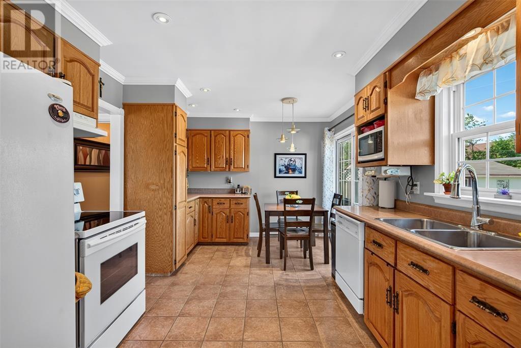 7 Leslie Street Property Photo 28