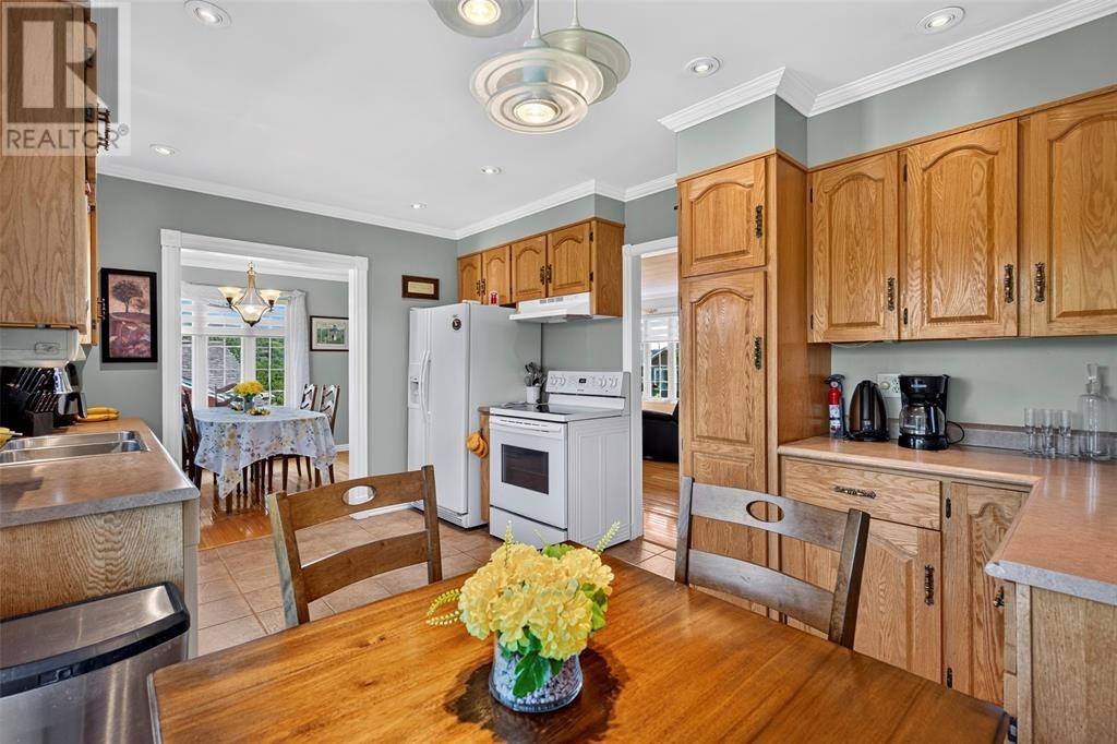 7 Leslie Street Property Photo 32