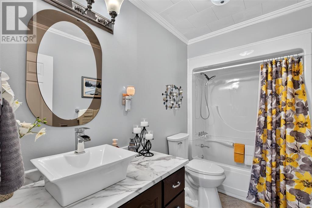 7 Leslie Street Property Photo 33