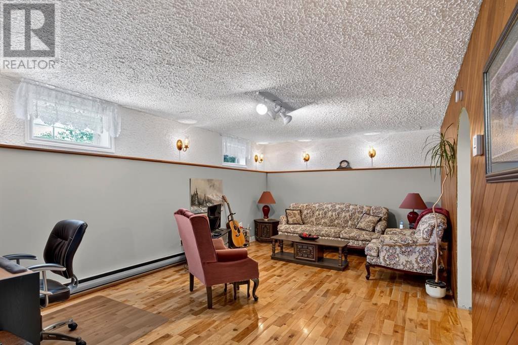 7 Leslie Street Property Photo 40