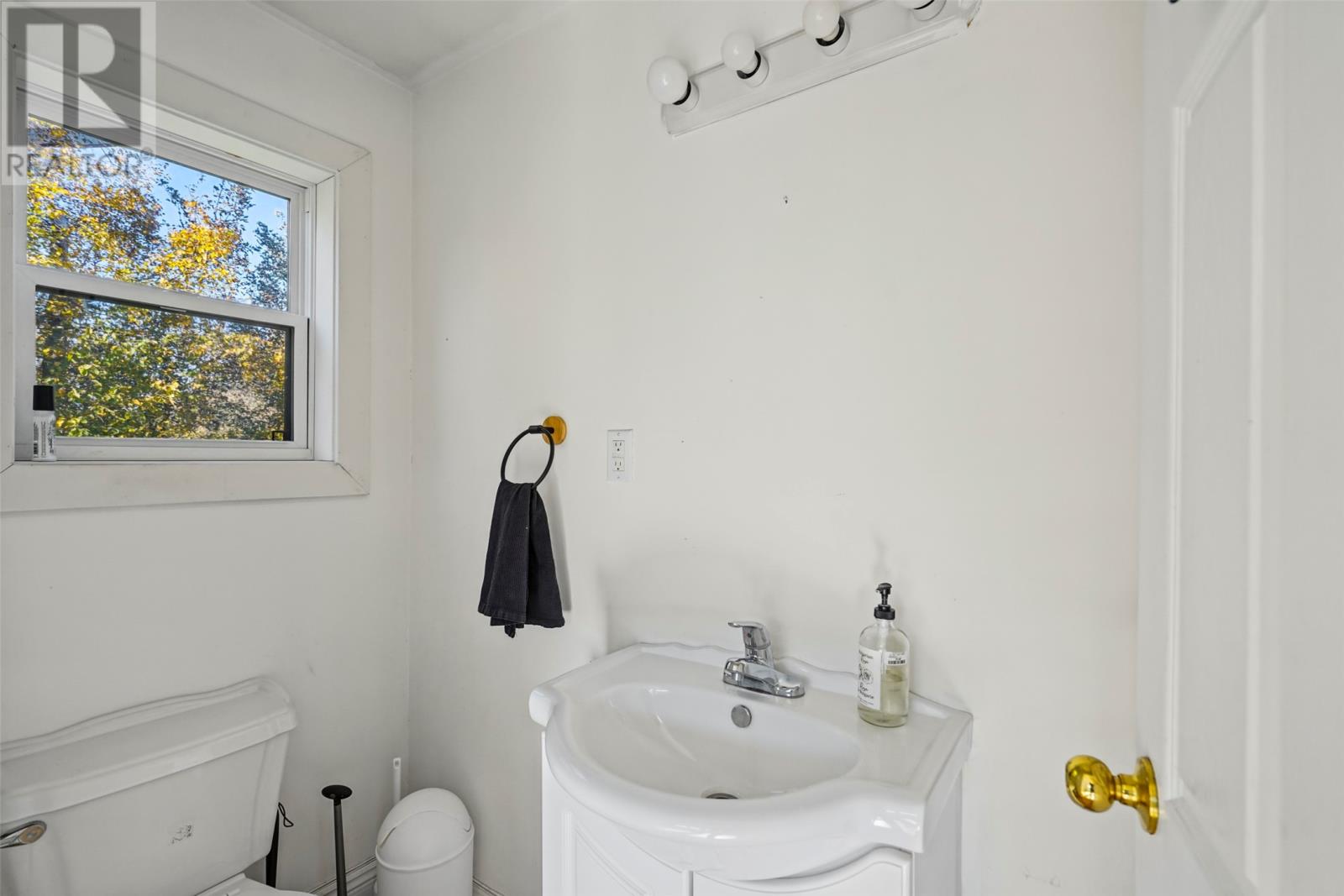 44-48 Beach Avenue Property Photo 19