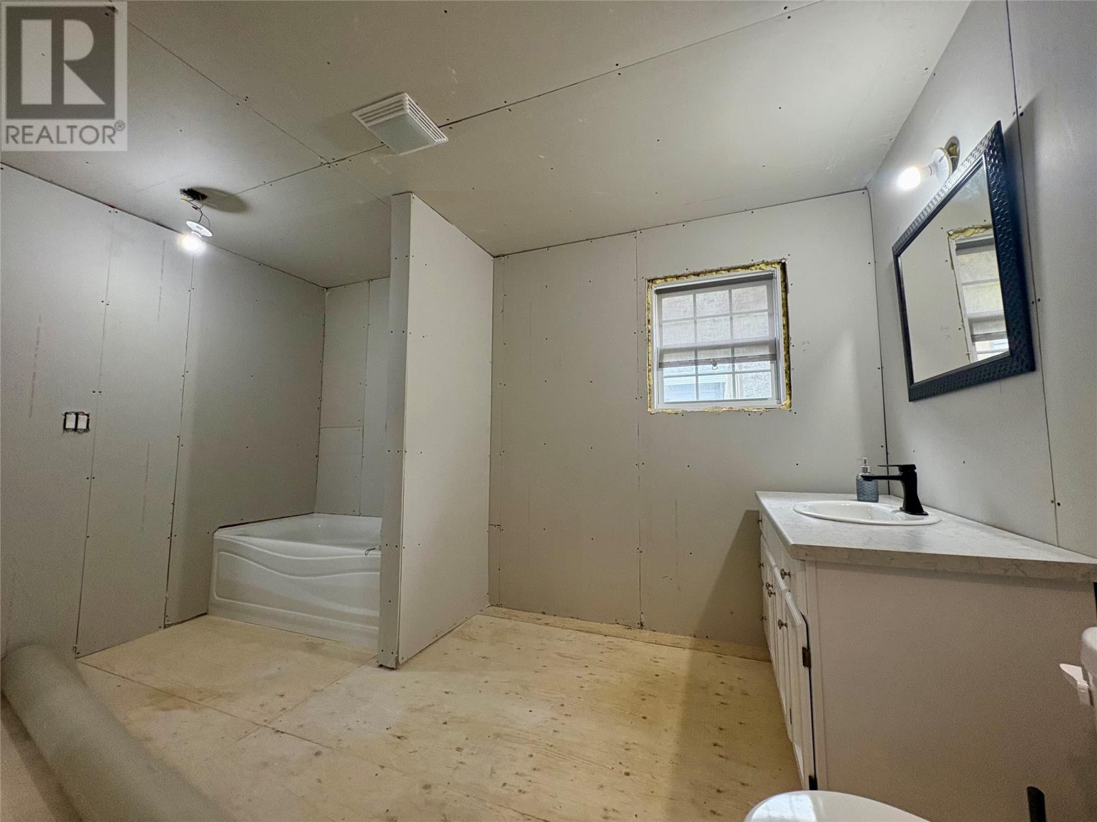 32 Main Street Property Photo 14