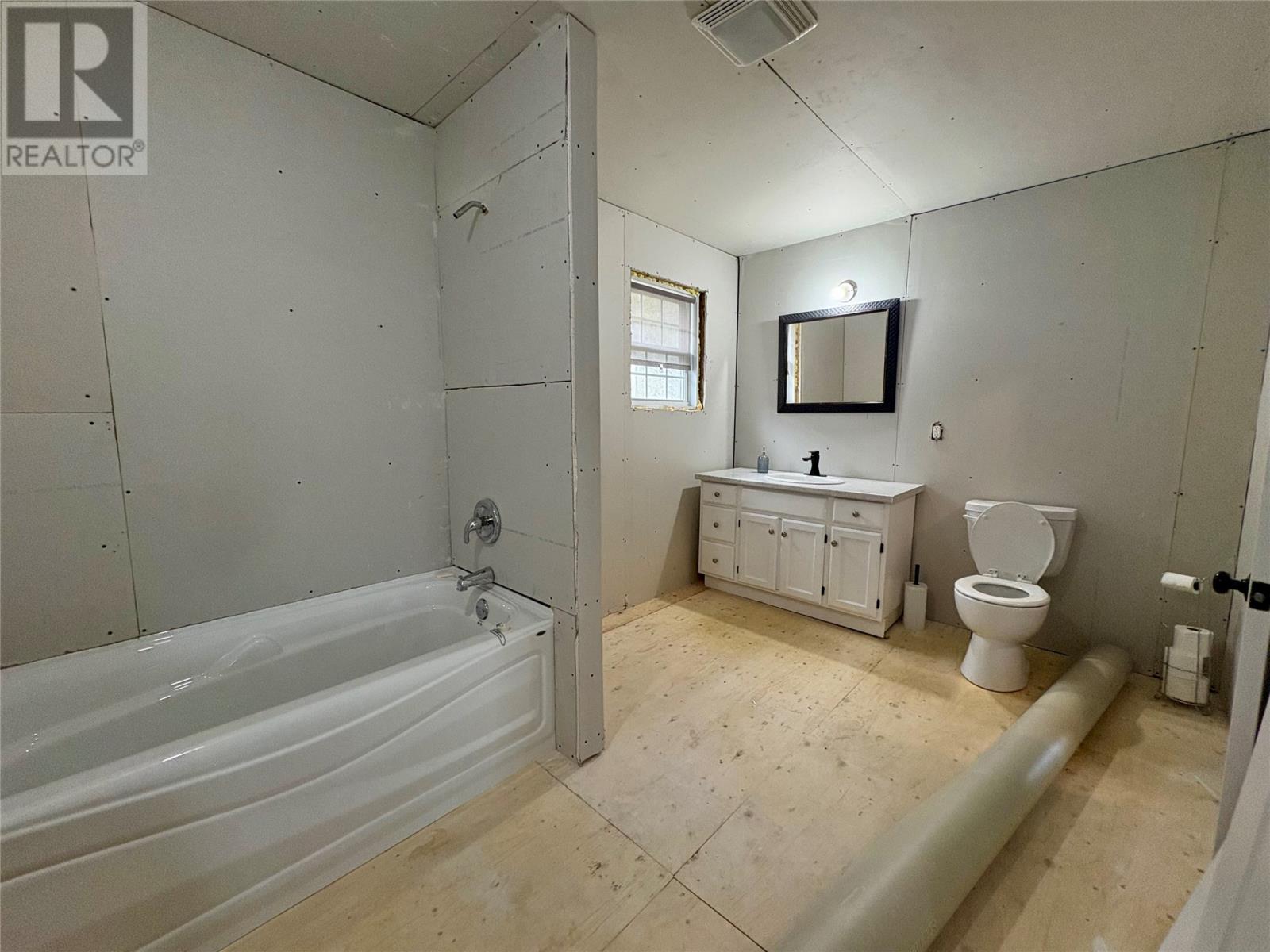 32 Main Street Property Photo 16