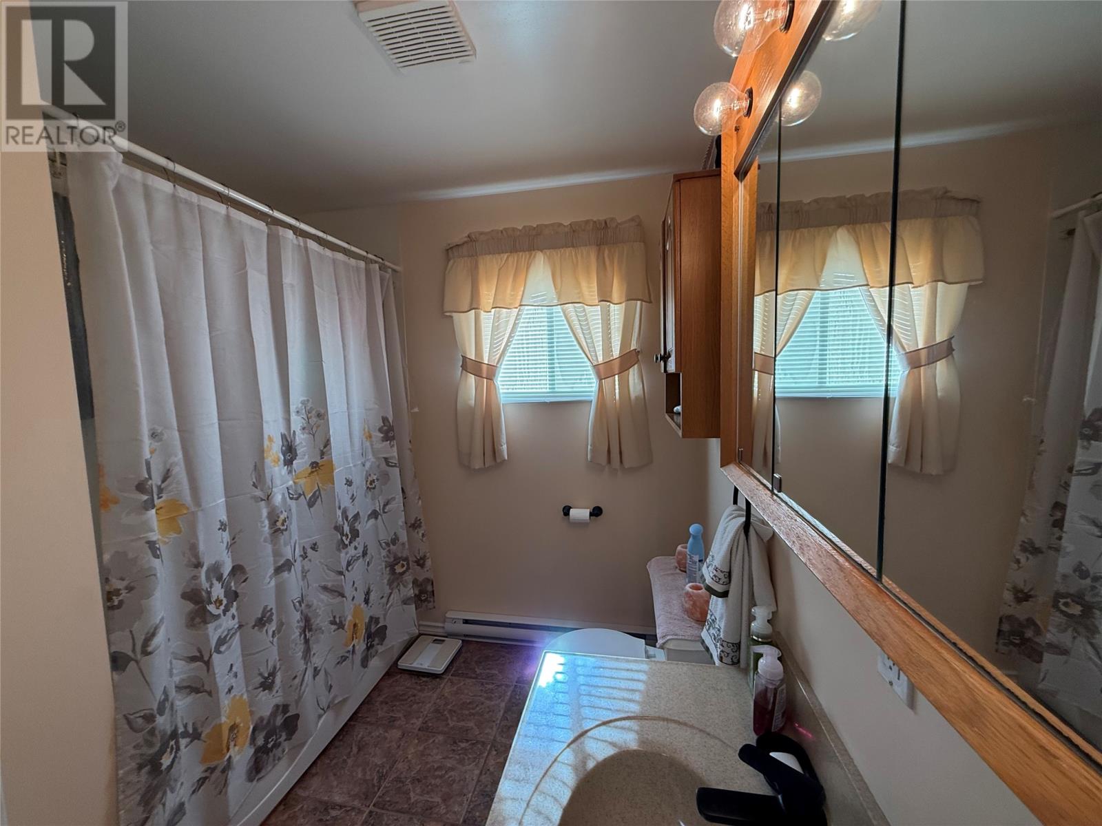 2 & 2a Willcotts Lane Property Photo 6