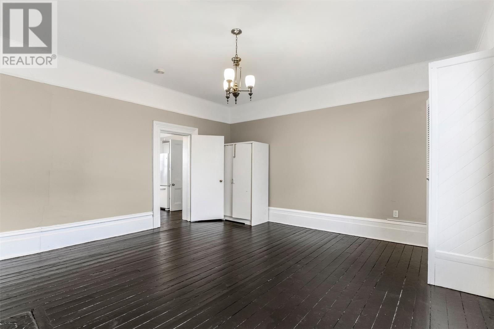 35 Queens Road Property Photo 9