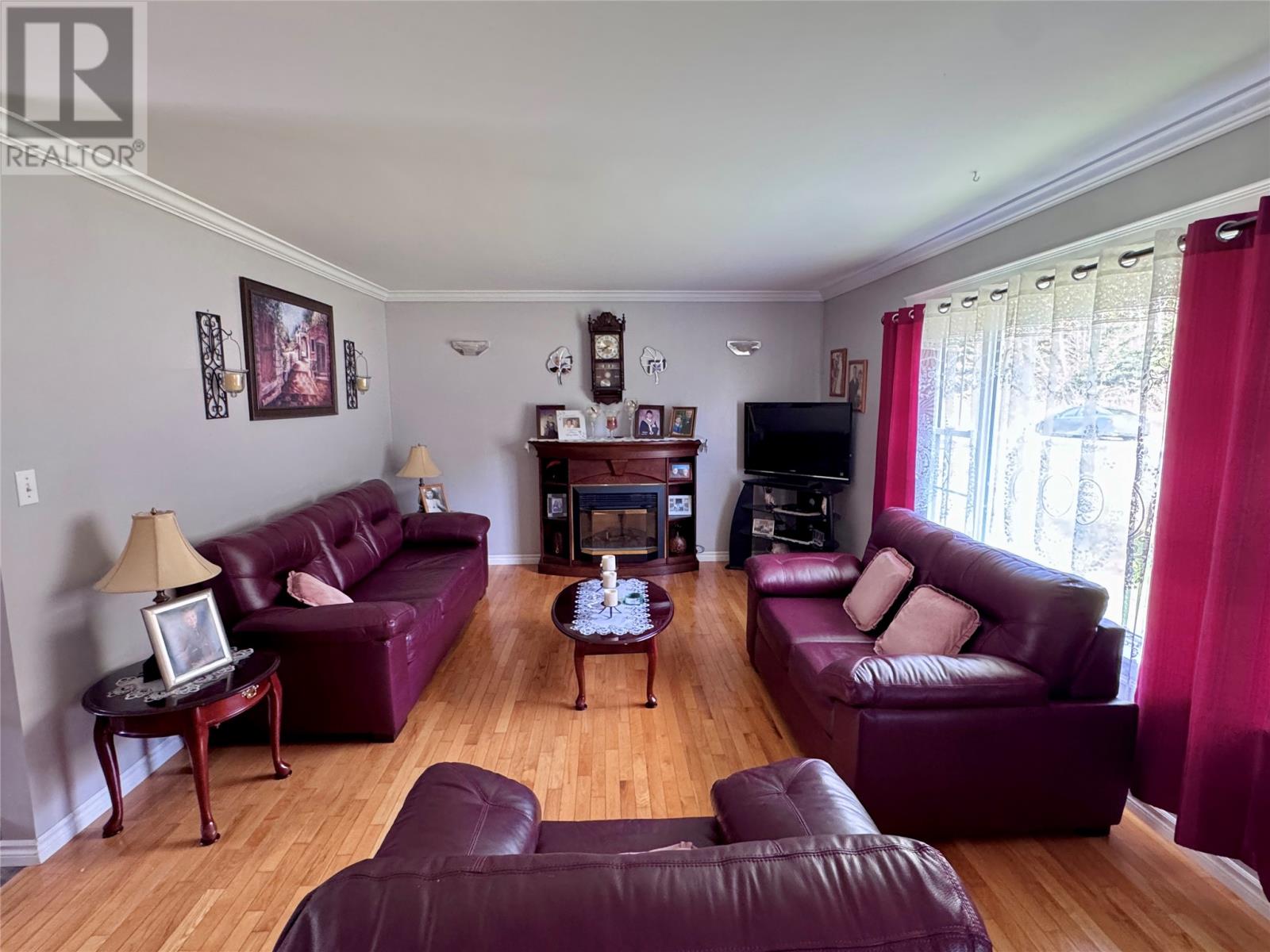 16 Elms Place Property Photo 9