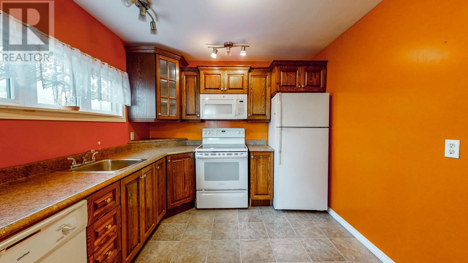 16 Irving Drive Property Photo 8