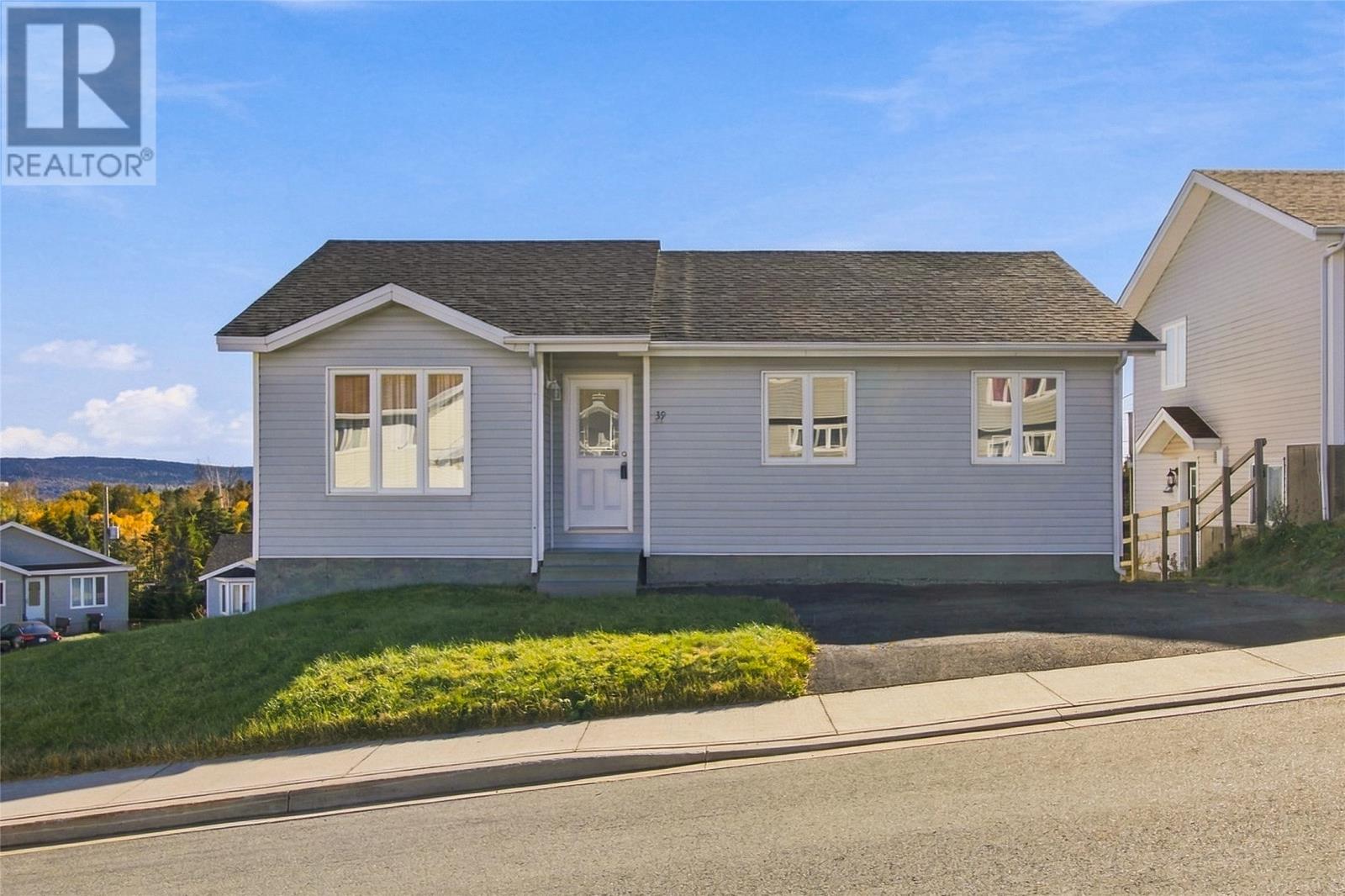 39 Edgecombe Drive Property Photo 1