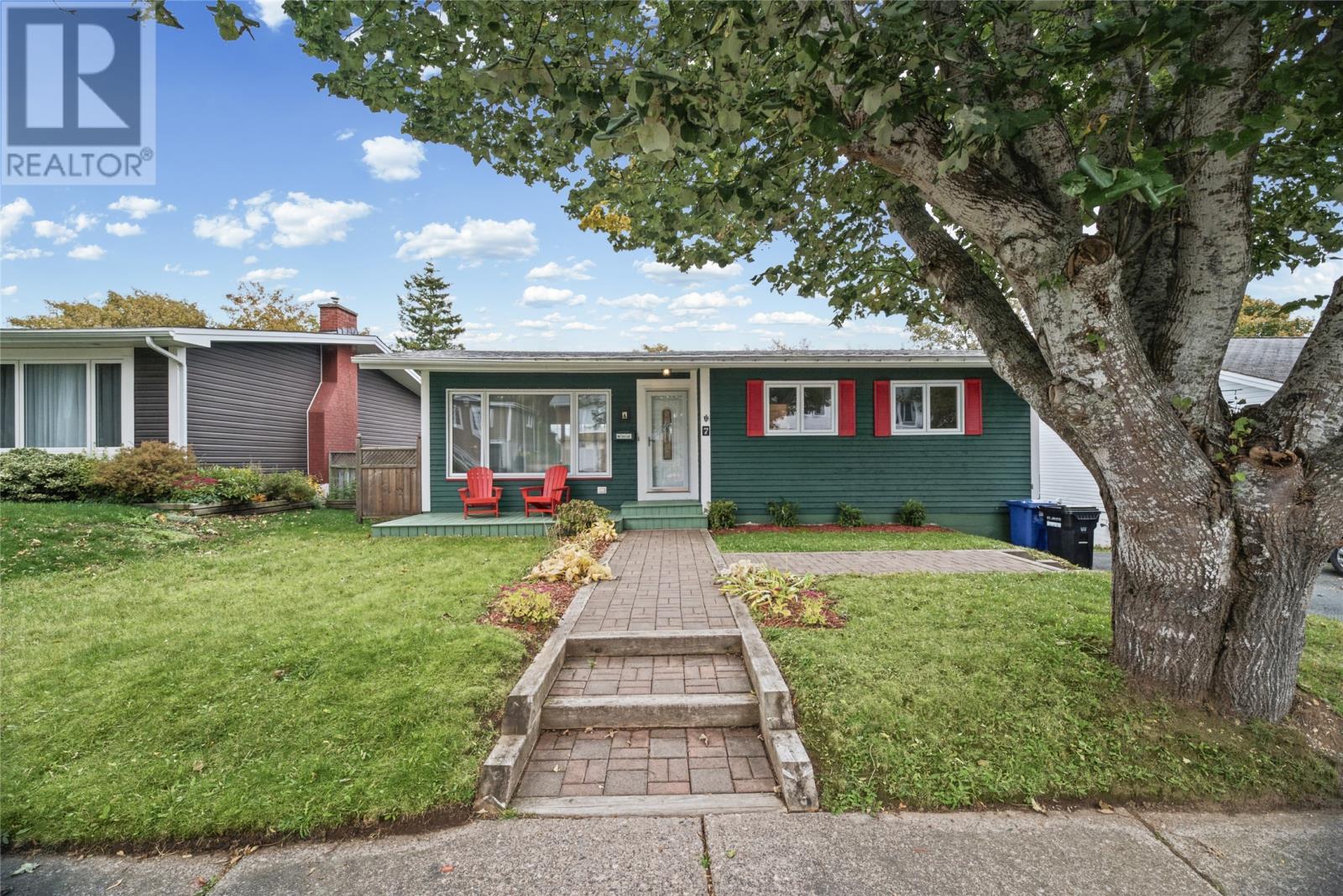 7 Macpherson Avenue Property Photo 1