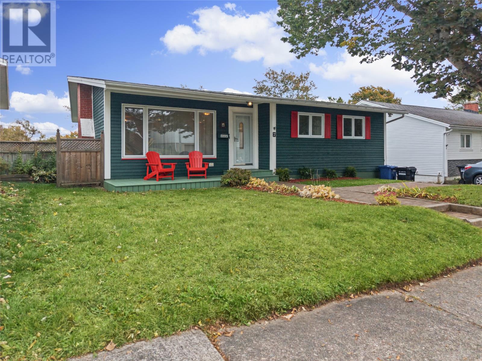 7 Macpherson Avenue Property Photo 2