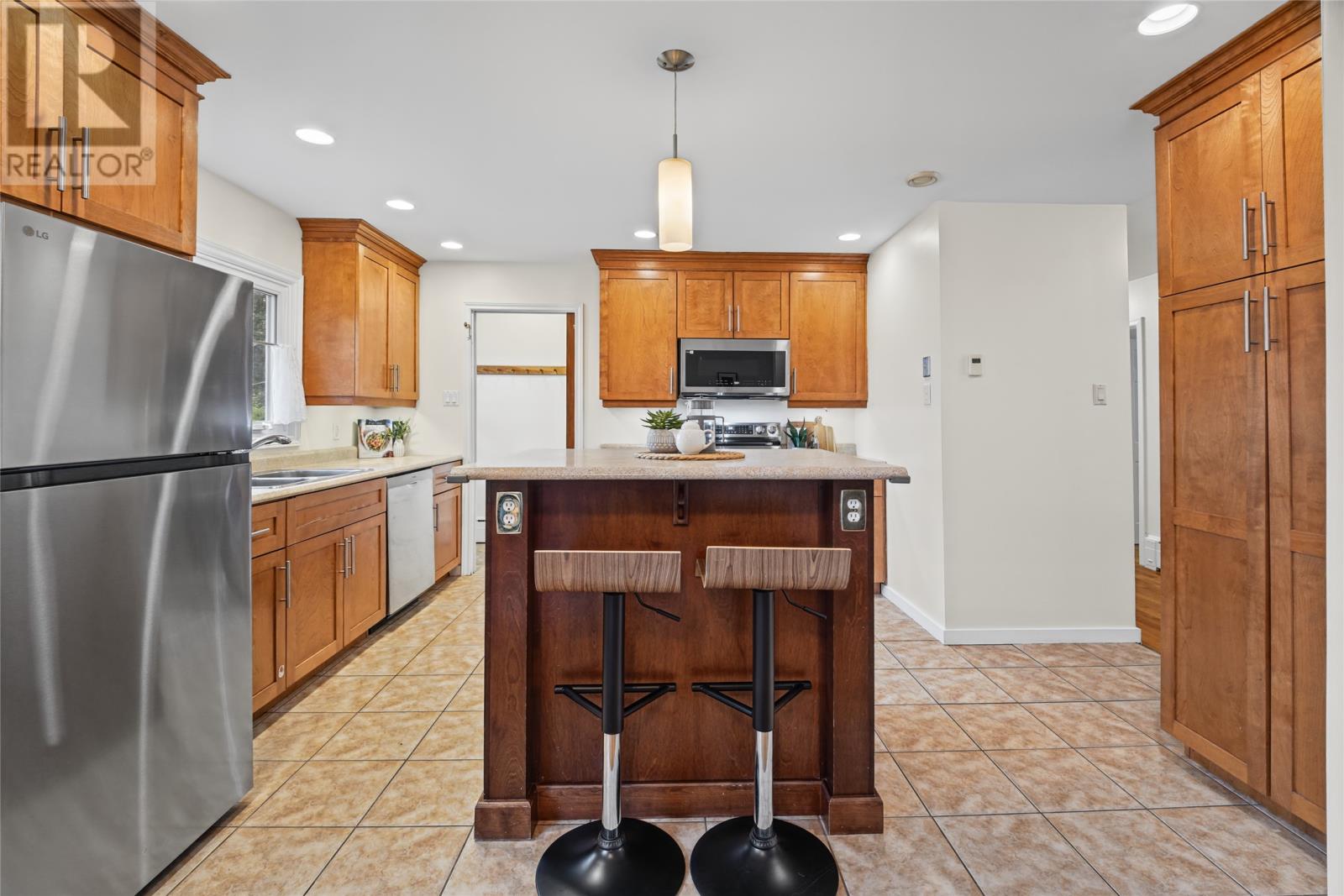 7 Macpherson Avenue Property Photo 16