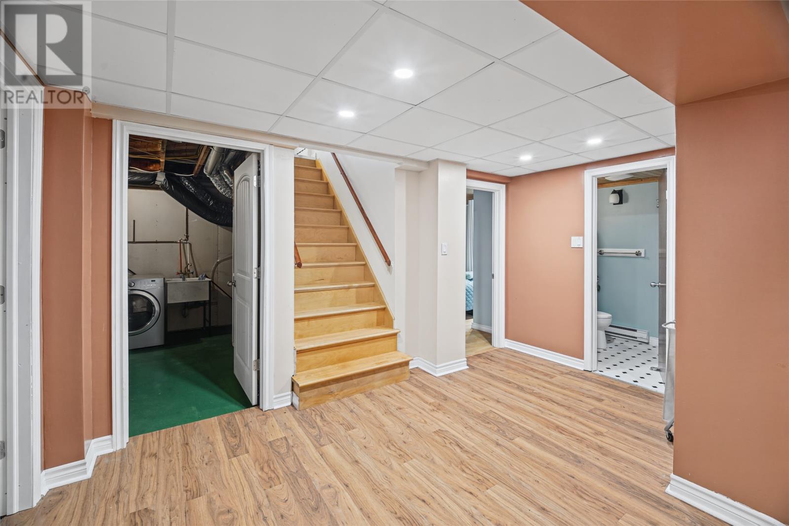 7 Macpherson Avenue Property Photo 24