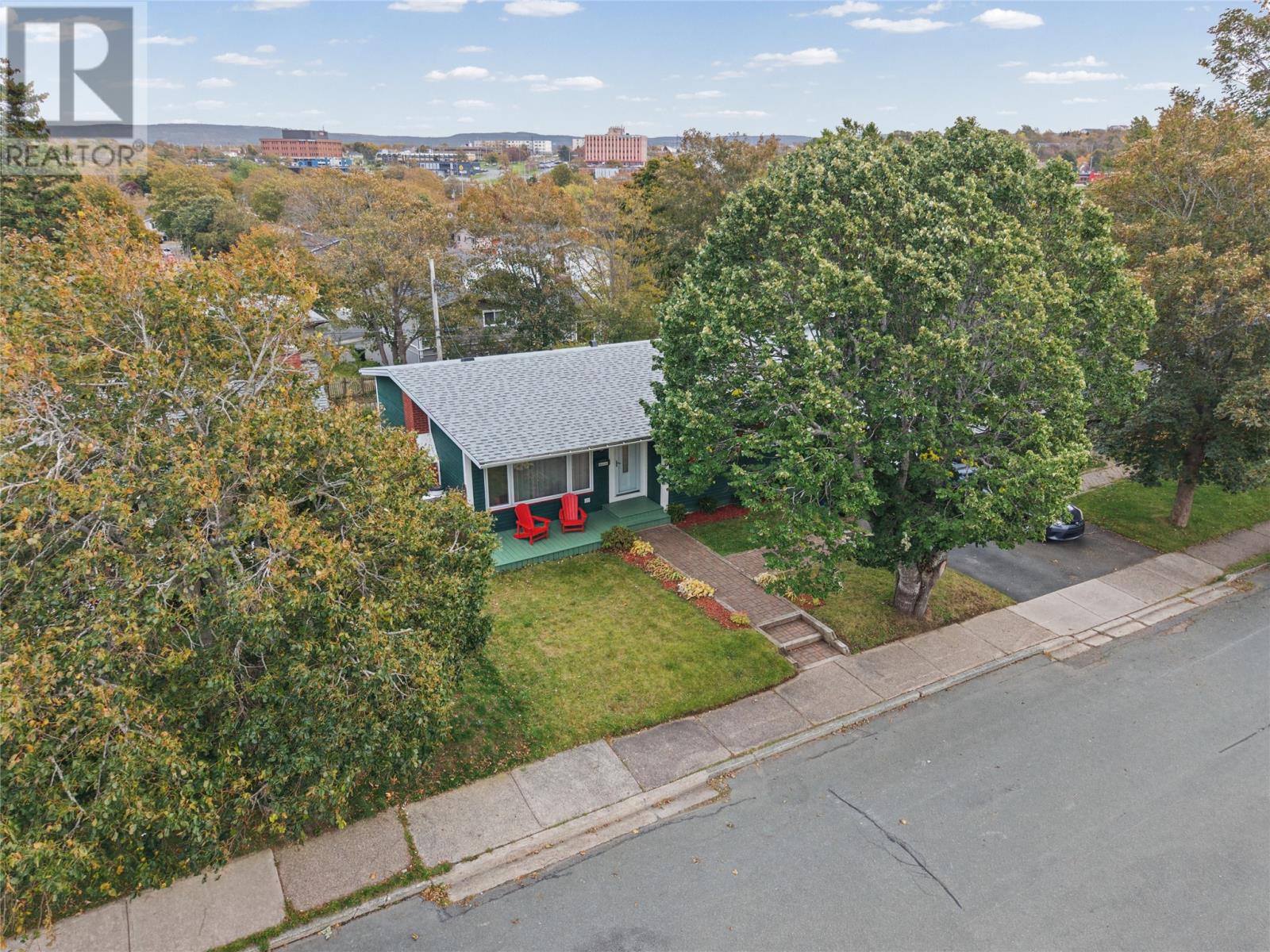 7 Macpherson Avenue Property Photo 43